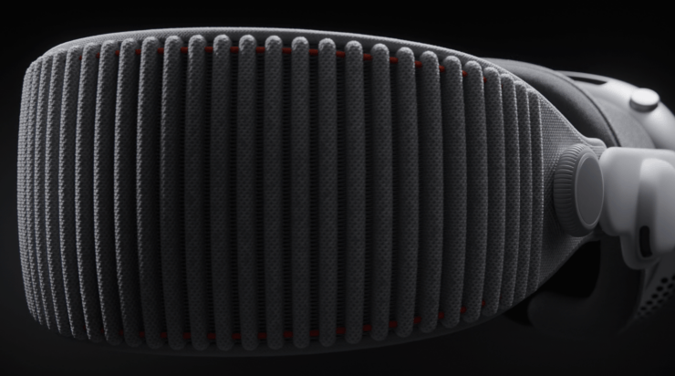 Как выглядит гарнитура Apple Vision Pro. Это оголовье становится упруже, если покрутить Digital Crown сбоку. Как выглядит гарнитура Apple Vision Pro. Это оголовье становится упруже, если покрутить Digital Crown сбоку. Фото.