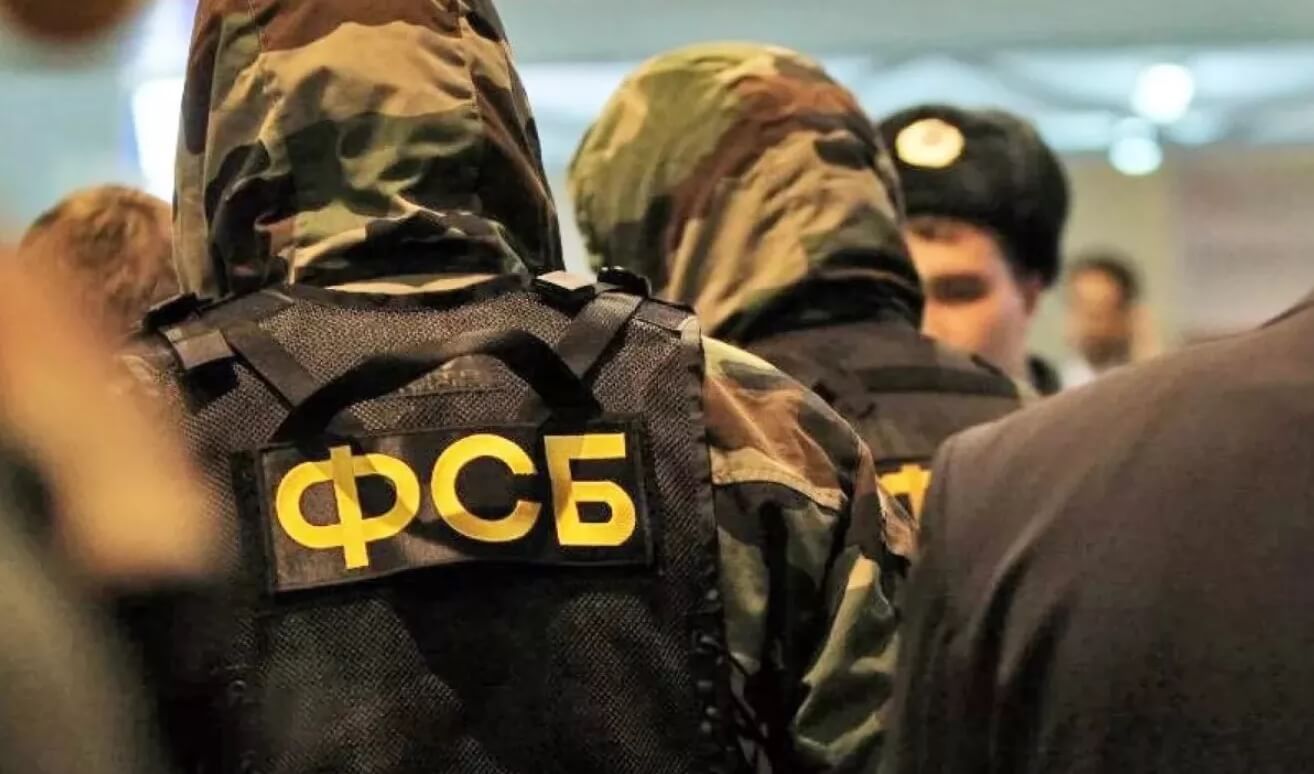 ФСБ утверждает, что обнаружила бэкдор в iOS, который позволяет следить за владельцами iPhone. Фото.