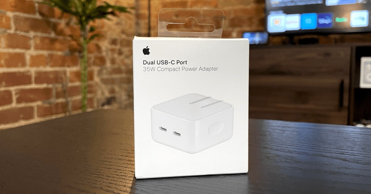 Вот такая зарядка идет в комплекте со всеми конфигурациями Эир 15. Фото.