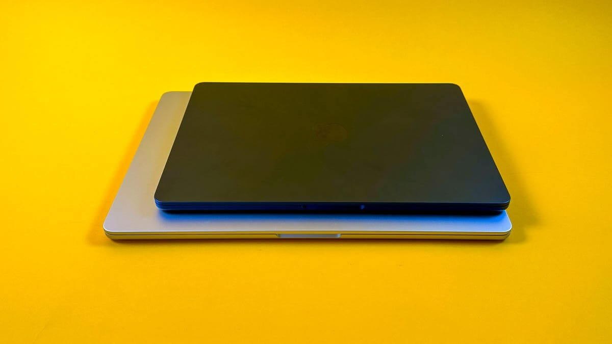 Для MacBook Air 15 потребуется рюкзак побольше. Фото.