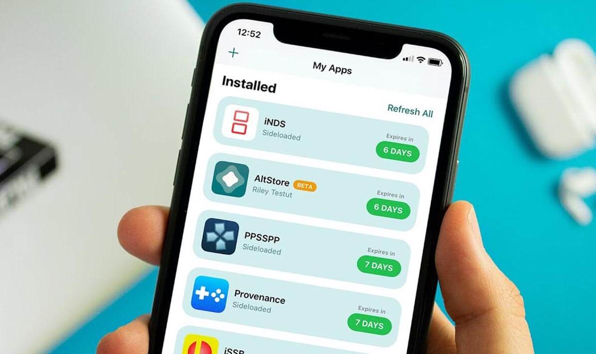 Сейчас на iOS и так можно скачивать приложения из неизвестных источников, и Сбер добился на этом поприще больших успехов. Фото.