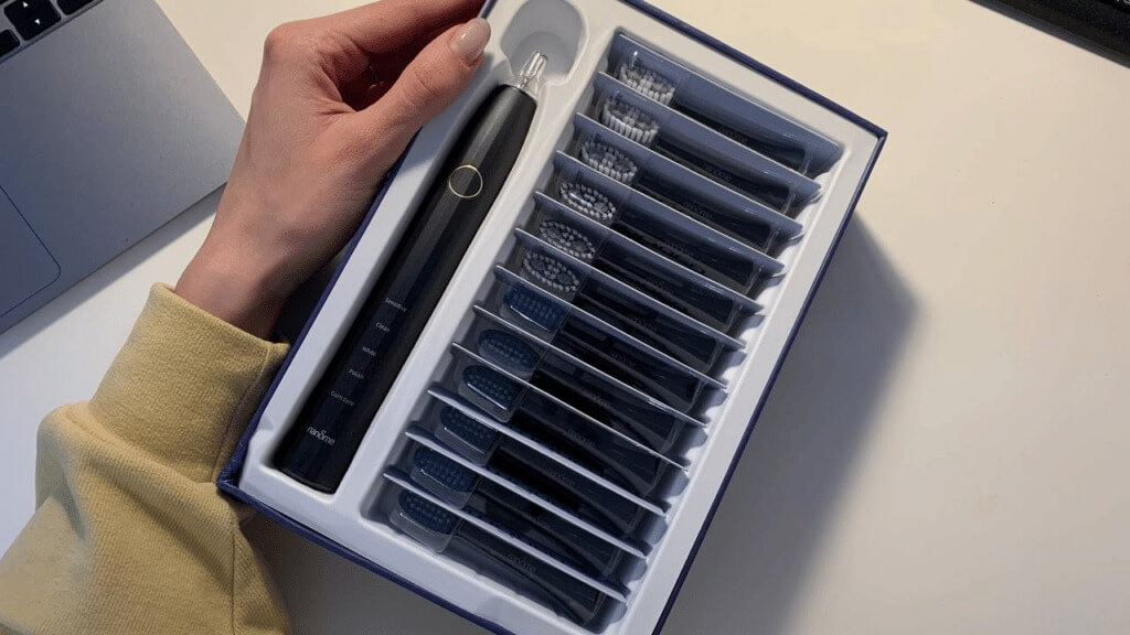 Такой кмоплект должен быть у всех электрических зубных щеток. Учитесь! Фото.