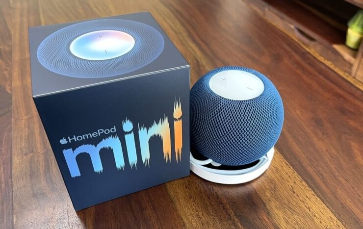 Колонка Apple HomePod. Колонка доступна в нескольких цветах. Фото.