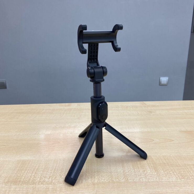 Штатив для телефона. С помощью такого штатива можно получать очень крутые фотки. Фото.
