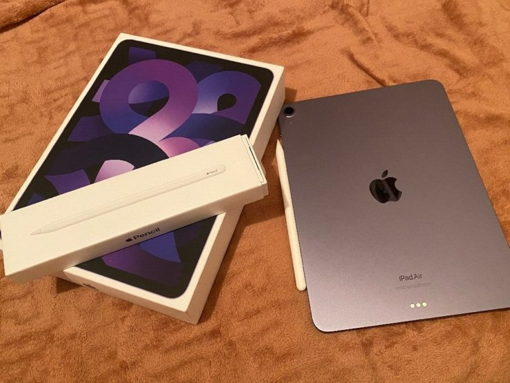 Планшет Apple iPad Air 2022. iPad Air — отличный гаджет для просмотра фильмов и интересных игрушек. Планшет Apple iPad Air 2022. iPad Air — отличный гаджет для просмотра фильмов и интересных игрушек. Фото.