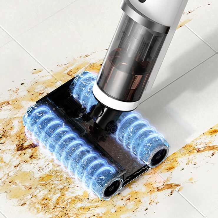 Вертикальный пылесос с сухой и влажной уборкой. Система с двумя валиками позволяет эффективно бороться с загрязнениями. Вертикальный пылесос с сухой и влажной уборкой. Система с двумя валиками позволяет эффективно бороться с загрязнениями. Фото.