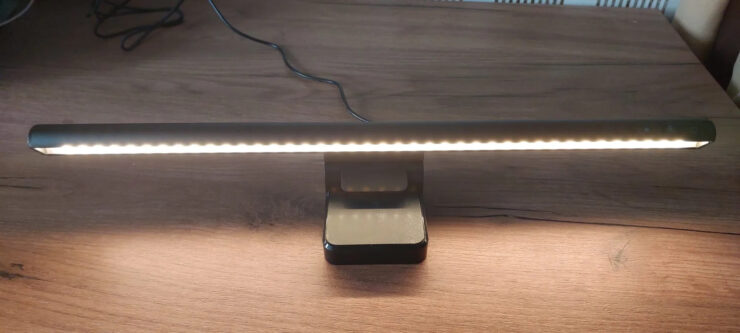 Настольная лампа с USB. Лампа дает мягкий свет. Настольная лампа с USB. Лампа дает мягкий свет. Фото.