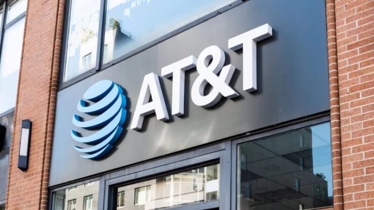 Что такое заблокированный Айфон. В США операторские Айфоны распространены чрезвычайно широко. Фото.