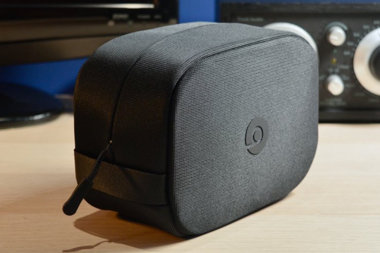 Кейс для беспроводных наушников. Надеюсь, с AirPods Max 2 в комплекте будет идти вот такой кейс. Изображение: digitaltrends.com. Кейс для беспроводных наушников. Надеюсь, с AirPods Max 2 в комплекте будет идти вот такой кейс. Изображение: digitaltrends.com. Фото.