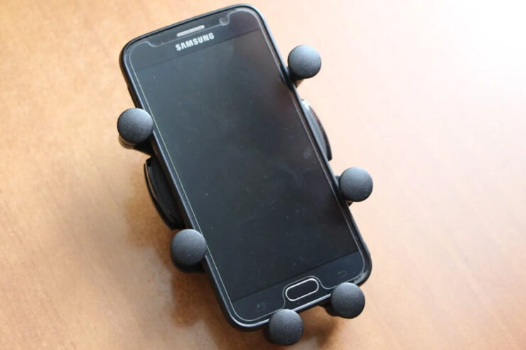 Автомобильное крепление для смартфона. Это один из лучших держателей для телефона на Али. Фото.