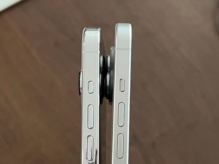 Отличия iPhone 15 от iPhone 14. Слева — iPhone 15, справа — iPhone 14. Фото.