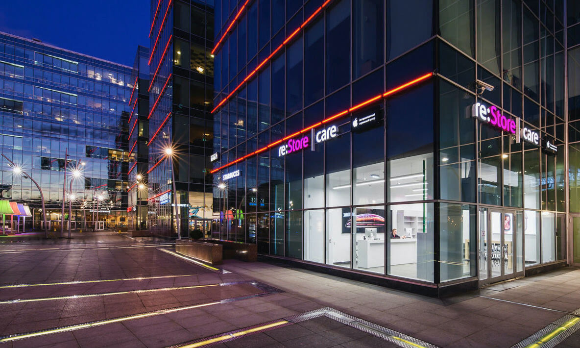 Айфон нагревается просто так?. Статус сервисных центров re:Store и М.Видео сегодня примерно одинаков. Ни у одного из них нет привилегий перед другим. Фото.