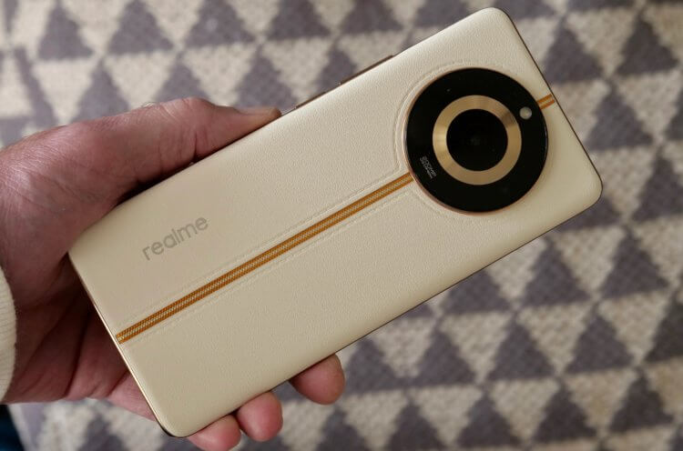 Хороший недорогой телефон Realme. Какой красивый телефон, не правда ли? Хороший недорогой телефон Realme. Какой красивый телефон, не правда ли? Фото.
