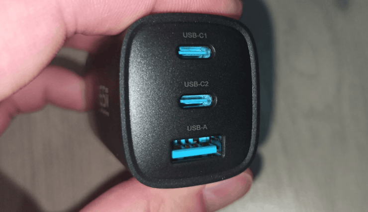 Какой блок питания купить для быстрой зарядки. Данный адаптер зарядит на максимальной скорости почти все ваши устройства. Фото.