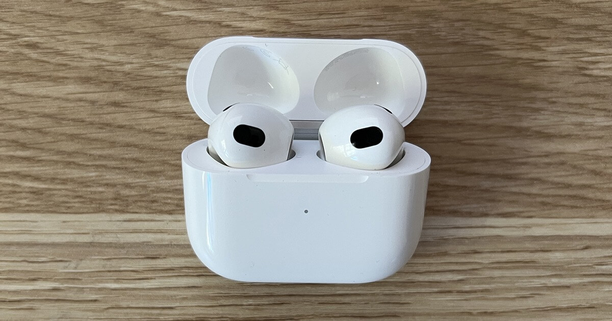Когда выйдет AirPods 4. Отличить AirPods 4 от предыдущего поколения по внешнему виду будет очень сложно. Фото.