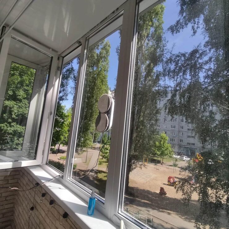 Робот мойщик окон для дома. Такой робот сделает всю грязную работу за вас. Фото.