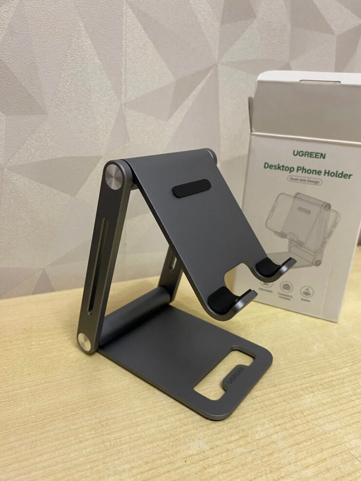 Подставка для телефона на стол. Подставка еще и складывается. Фото.