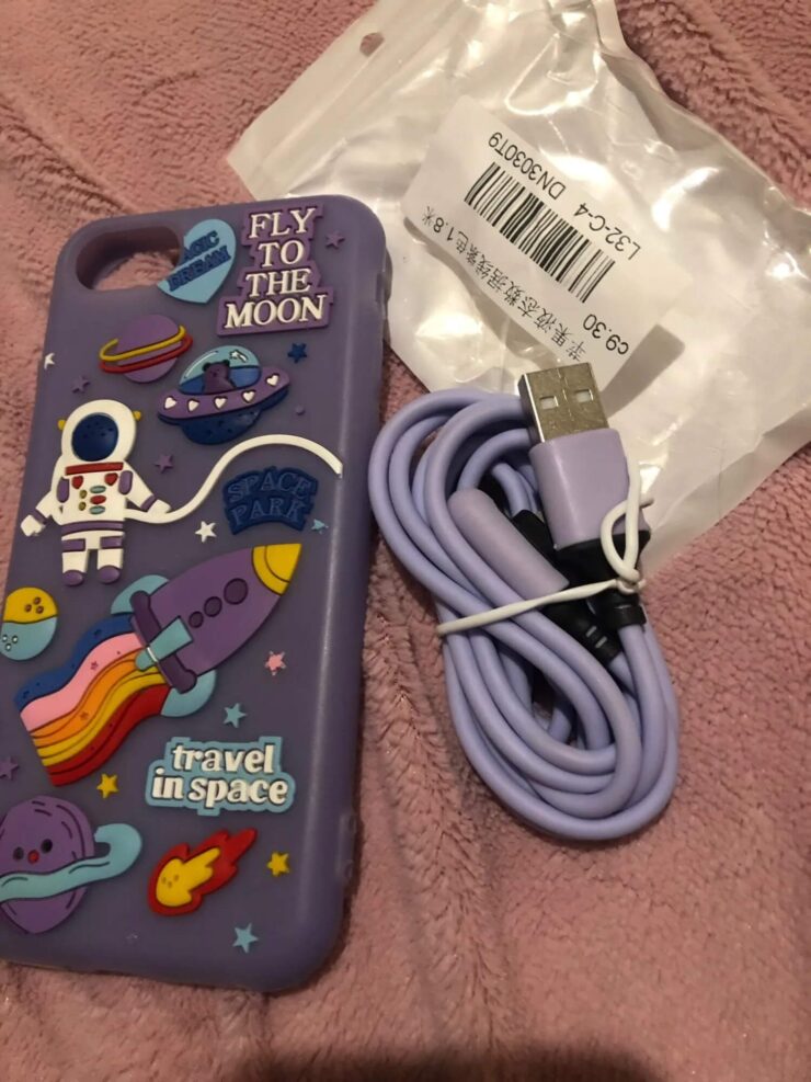 Провод для зарядки Айфона. Можно выбрать прикольную расцветку для провода. Фото.