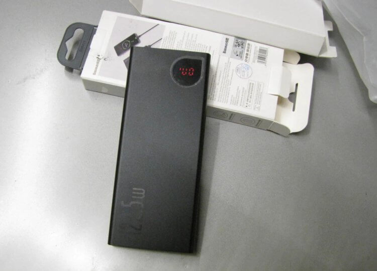 Внешний аккумулятор 10 000 mAh. С таким внешним аккумулятором вы никогда не останетесь без связи. Внешний аккумулятор 10 000 mAh. С таким внешним аккумулятором вы никогда не останетесь без связи. Фото.