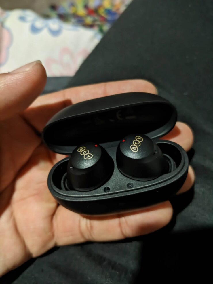 Беспроводные наушники с шумоподавлением. Эти недорогие наушники могут удивить вас своими возможностями. Фото.