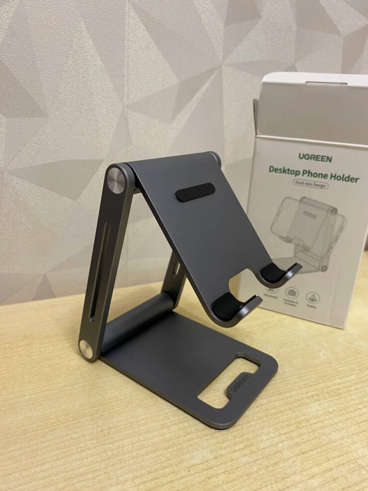 Подставка для телефона на стол. Подставка полностью выполнена из алюминия. Фото.