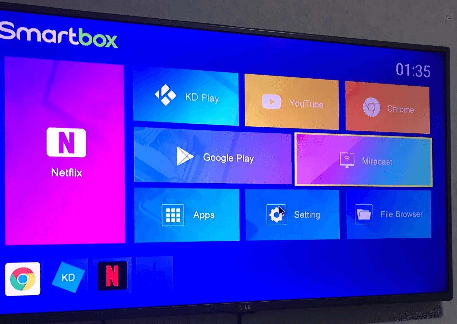 Умная ТВ-приставка с Android. Перед вами интерфейс той самой приставки, которая стоит меньше 2 тысяч рублей. Фото.