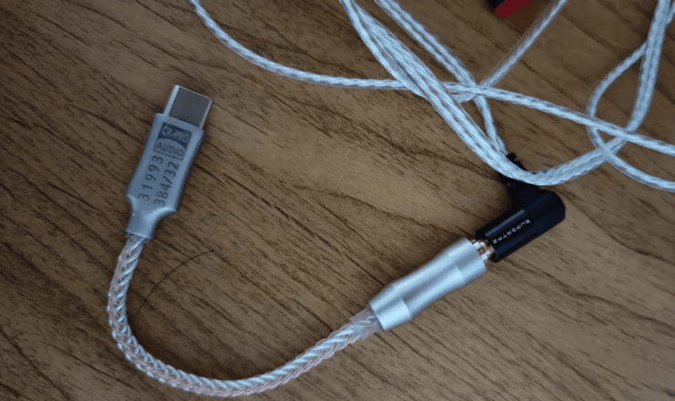 Внешний ЦАП для смартфона. Эта штука позволит существенно улучшить звучание в наушниках. Фото.