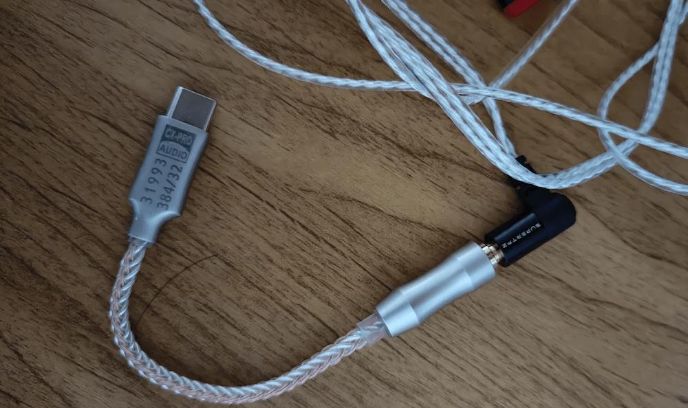 Внешний ЦАП для смартфона. Эта штука позволит существенно улучшить звучание в наушниках. Фото.