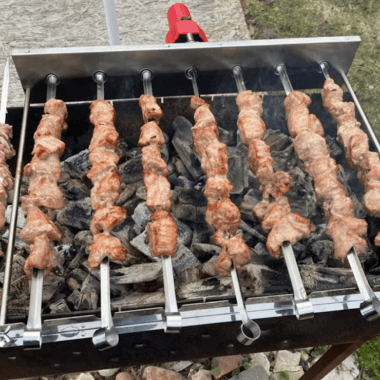 Электрический привод для шампуров. Зачем стоять над мангалом, если привод может крутить шампуры сам? Электрический привод для шампуров. Зачем стоять над мангалом, если привод может крутить шампуры сам? Фото.