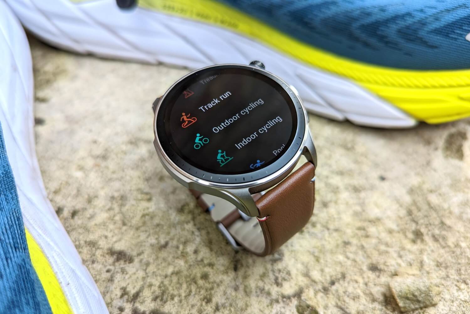 Смарт-часы Amazfit GTR 4. Amazfit GTR 4 мало того, что хороши с точки зрения характеристик, так еще и выглядят круто. Фото.
