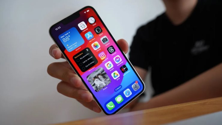 Стоит ли обновляться до iOS 17. До выхода iOS 17 осталось совсем немного времени, но торопиться с установкой не стоит. Стоит ли обновляться до iOS 17. До выхода iOS 17 осталось совсем немного времени, но торопиться с установкой не стоит. Фото.