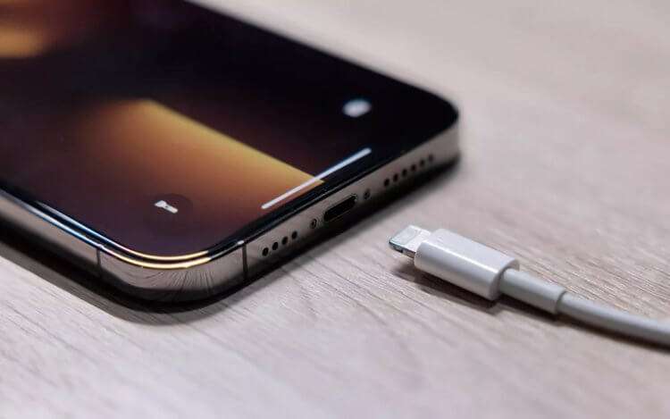 Новый iPhone 15 будет заряжаться почти в два раза быстрее. Фото.