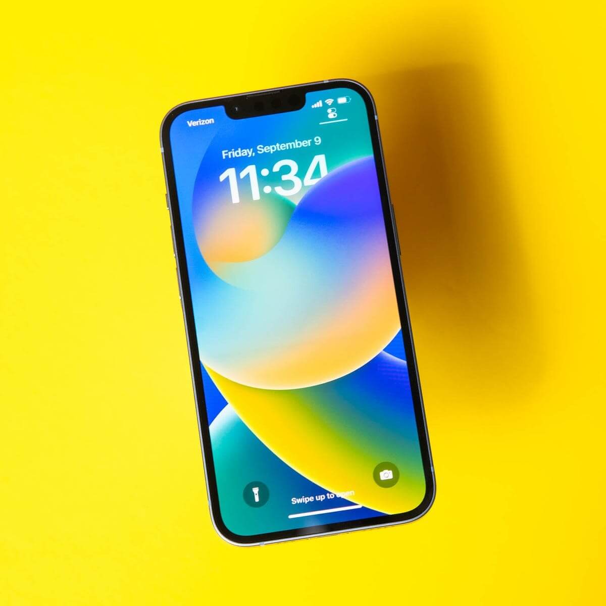 Дизайн iPhone SE 4. В яркий и сочный OLED экран iPhone SE 4 будет смотреть одно удовольствие. Фото.