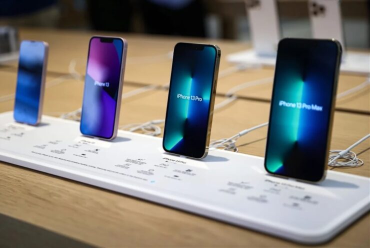 Модельный ряд iPhone 2023. iPhone 12 уберут из продажи, но iPhone 13 останется. Фото.