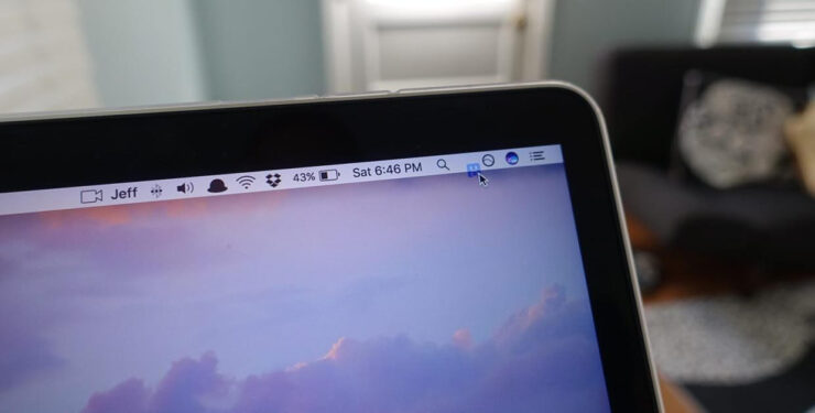 Строка меню в Mac OS. В строке меню можно разместить не только нужные переключатели, но и другую полезную информацию. Строка меню в Mac OS. В строке меню можно разместить не только нужные переключатели, но и другую полезную информацию. Фото.