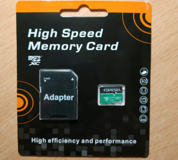 Недорогая флешка с АлиЭкспресс. В комплекте с флешкой идёт адаптер для подключения к ноутбуку. Фото.