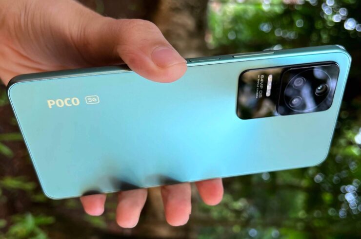 Стоит ли покупать POCO F4 в 2023. Дизайн POCO F4 отличается от текущего поколения блоком камер. Фото.