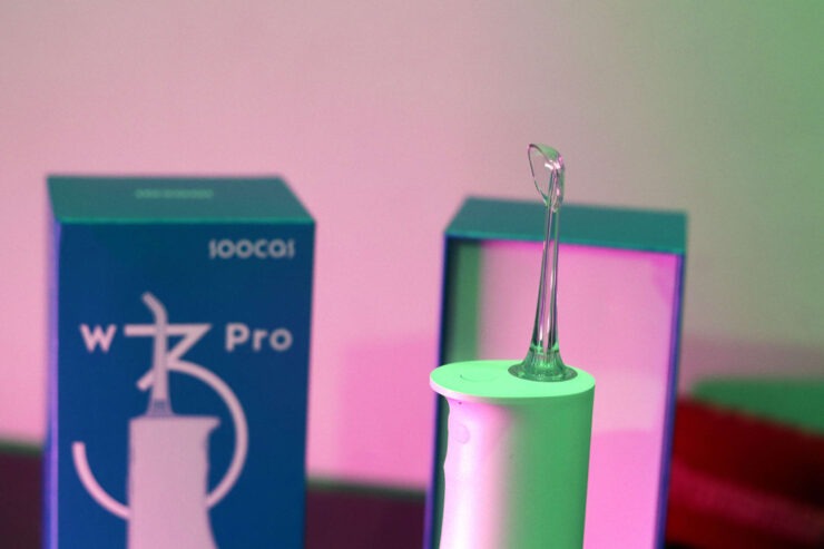 Что лучше: зубная нить или ирригатор. Не забывайте чистить язык от налёта. Фото.