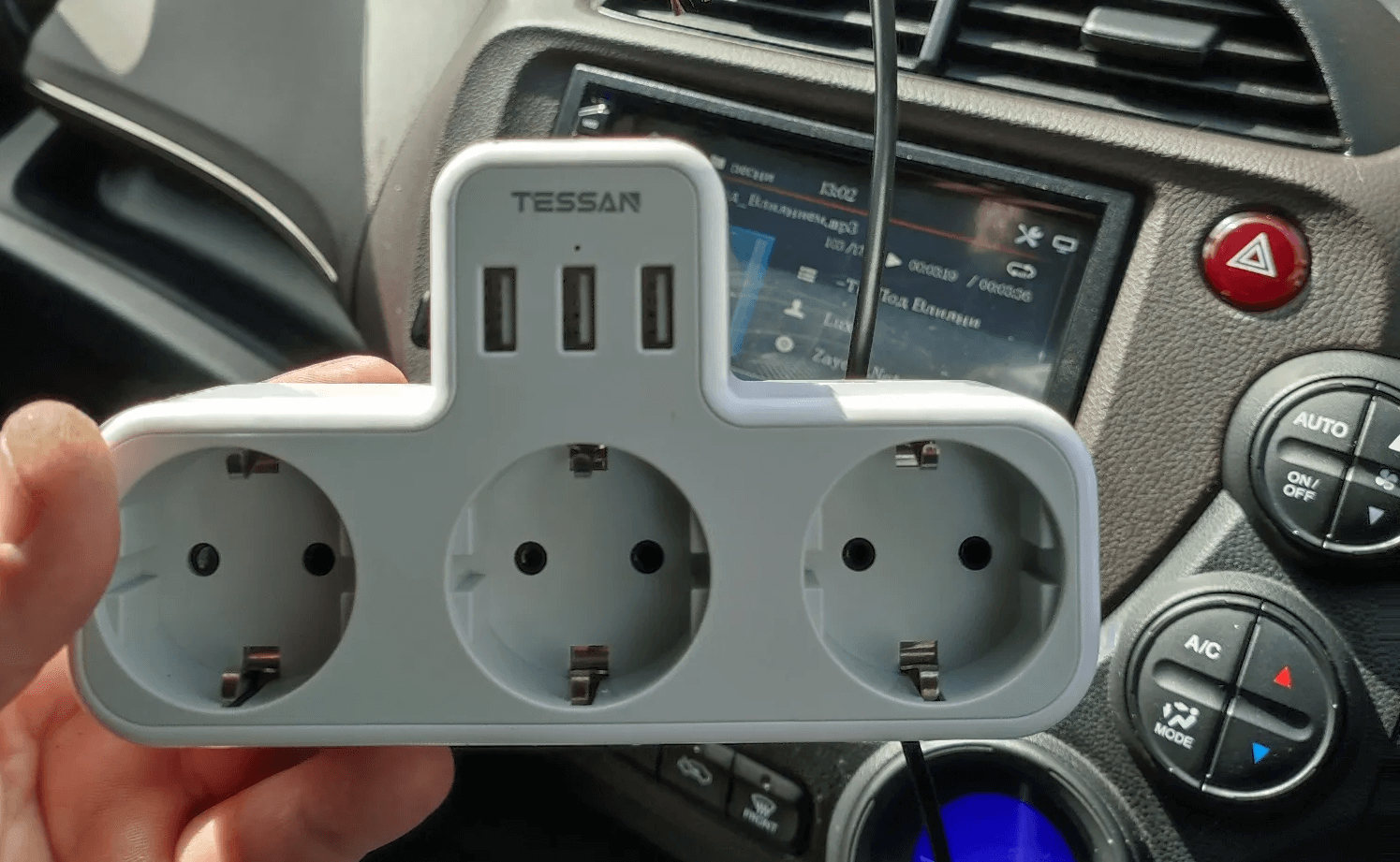 Розетка-тройник с USB. Как вам +3 розетки и +3 разъёма USB?. Фото.