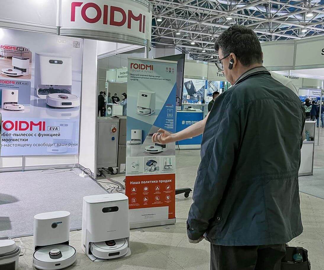 Как проверить робот-пылесос перед покупкой. На выставке можно увидеть роботы-пылесосы в действии. Как проверить робот-пылесос перед покупкой. На выставке можно увидеть роботы-пылесосы в действии. Фото.