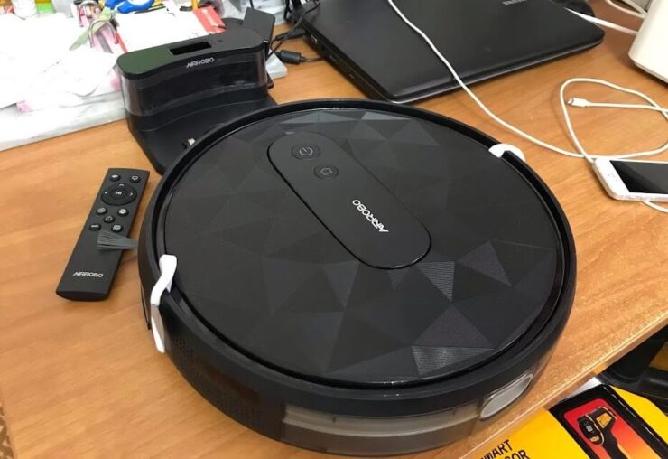 Сколько стоит самый дешёвый робот-пылесос. Этот робот-пылесос стоит меньше 4000 рублей. Сколько стоит самый дешёвый робот-пылесос. Этот робот-пылесос стоит меньше 4000 рублей. Фото.