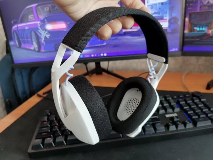 Беспроводные наушники Logitech. Наушники еще и выглядят стильно. Беспроводные наушники Logitech. Наушники еще и выглядят стильно. Фото.