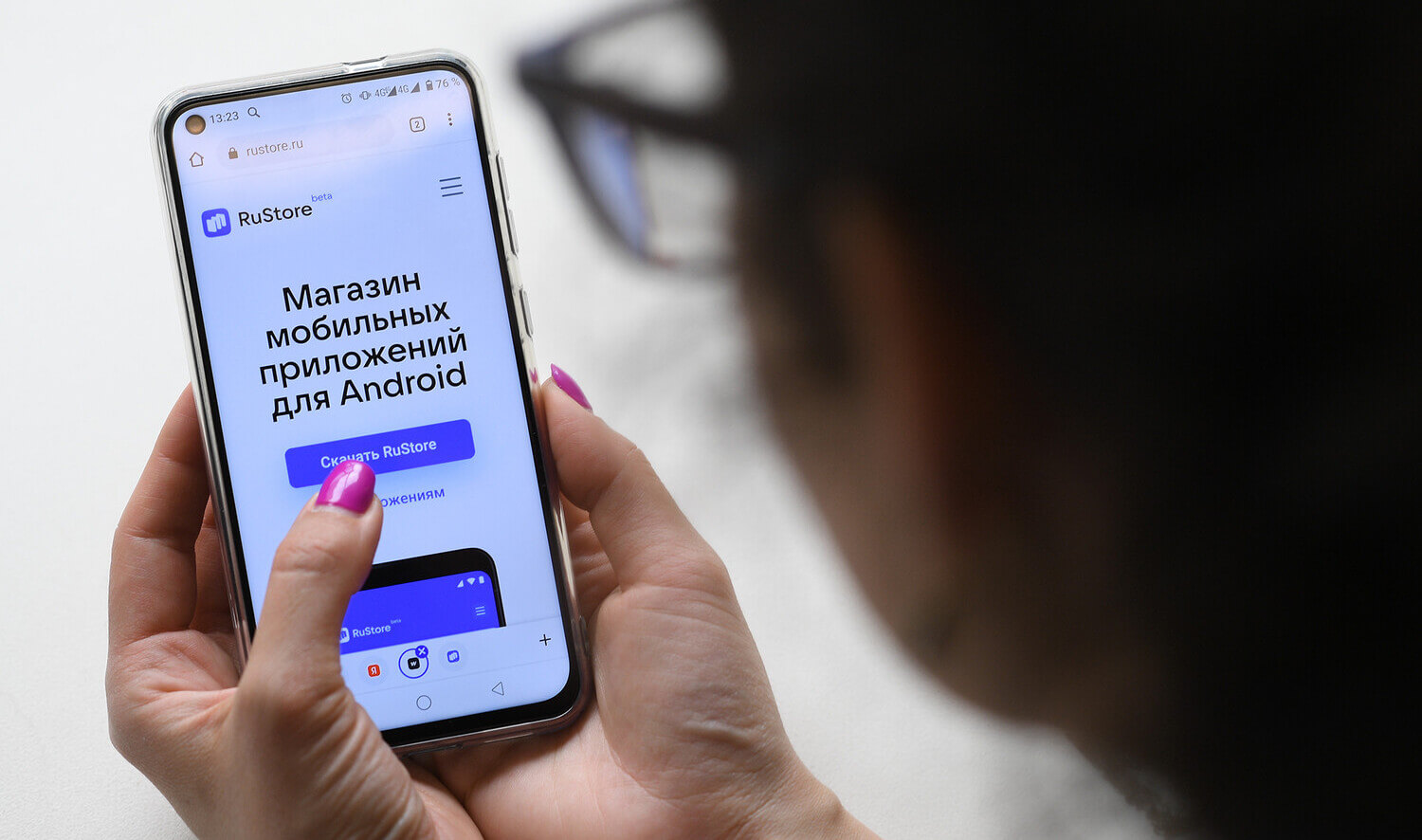 Минцифры убеждает Apple начать предустанавливать RuStore на iPhone. Есть шанс на успех. Минцифры убеждает Apple начать предустанавливать RuStore на iPhone. Есть шанс на успех. Фото.