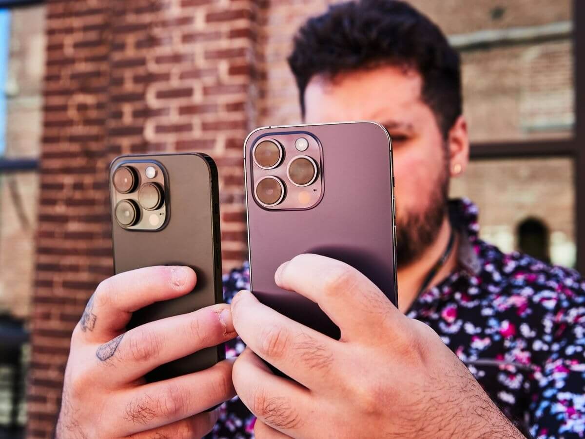 На какие Айфоны можно установить iOS 16. Откатить на iOS 16 можно большое количество Айфонов. Фото.