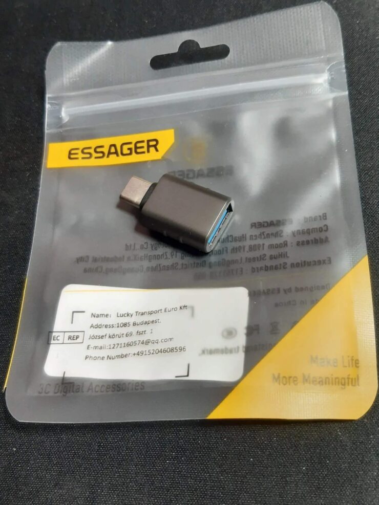 Флешка для Айфона. Переходничок маленький. Главное его не потерять. Фото.