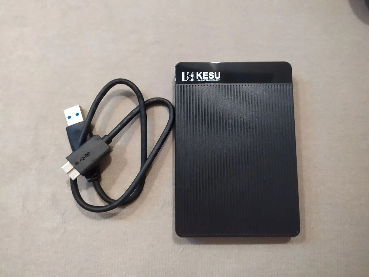 Как подключить к Айфону внешний жесткий диск. Докупите к внешнему жесткому диску переходник на USB-C. Фото.