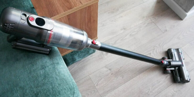 Беспроводной моющий пылесос для дома. Даже при большом количестве функций пылесос не выглядит громоздким. Беспроводной моющий пылесос для дома. Даже при большом количестве функций пылесос не выглядит громоздким. Фото.