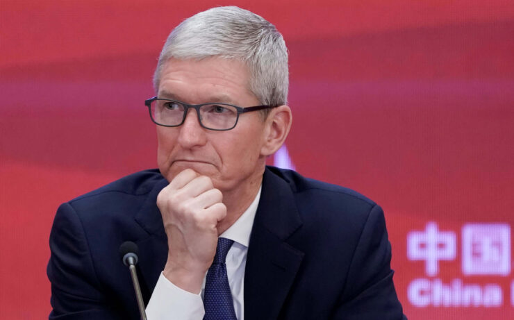 Что будет, если Apple уйдёт из Китая. Тим Кук явно недоволен новостями о запрете iPhone 15 в Китае. Фото.