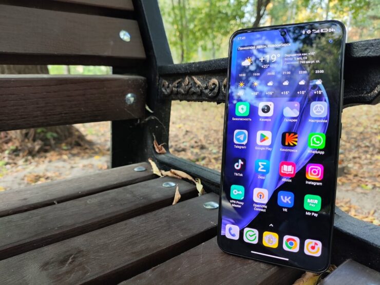 Экран в Xiaomi 13T Pro. Экран у Xiaomi 13T Pro яркий и сочный. Фото.