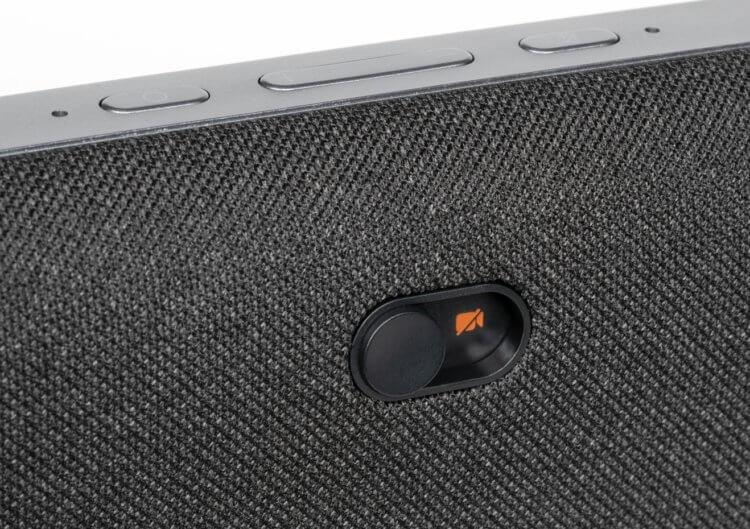 Что умеет Умный дисплей Xiaomi с Алисой. С помощью этого переключателя можно скрыть камеру и не переживать, что за вами подсматривают. За фото спасибо коллегам из ixbt.com. Что умеет Умный дисплей Xiaomi с Алисой. С помощью этого переключателя можно скрыть камеру и не переживать, что за вами подсматривают. За фото спасибо коллегам из ixbt.com. Фото.